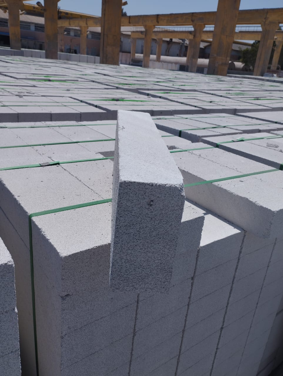 طوب ابيض رغوي وخفيف من شركة النور