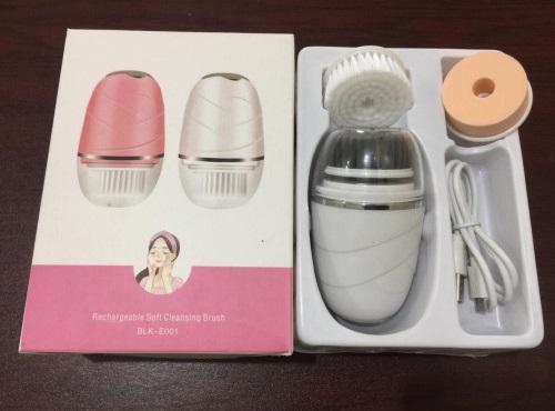 فرشاة تنظيف البشرة اليومي تساعد على التنظيف العميق للبشرة