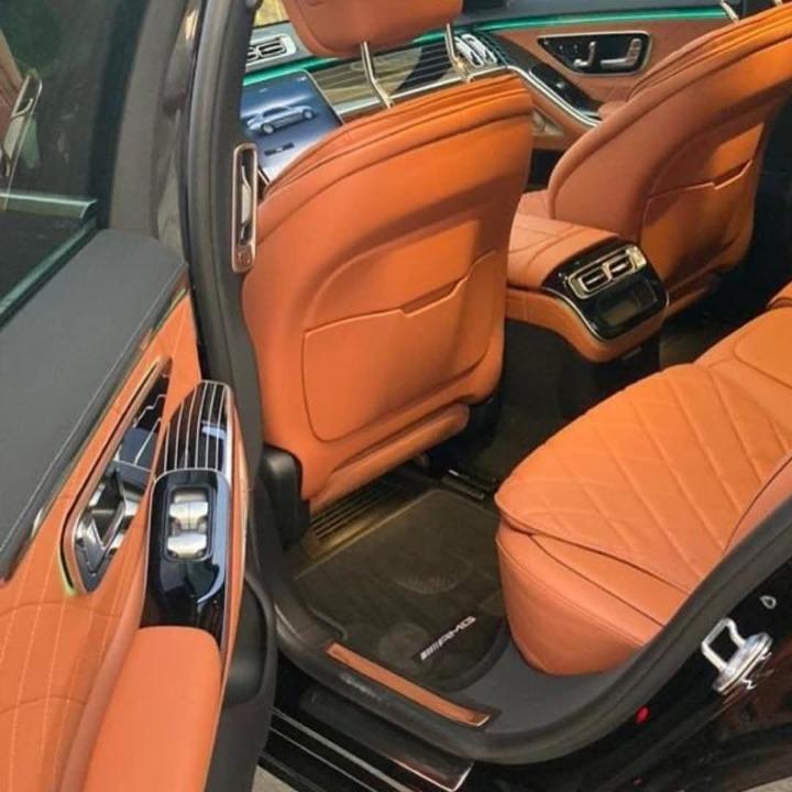 إيجار مرسيدس S500 بالسائق: الأناقة التي تتحدث عن نفسها.