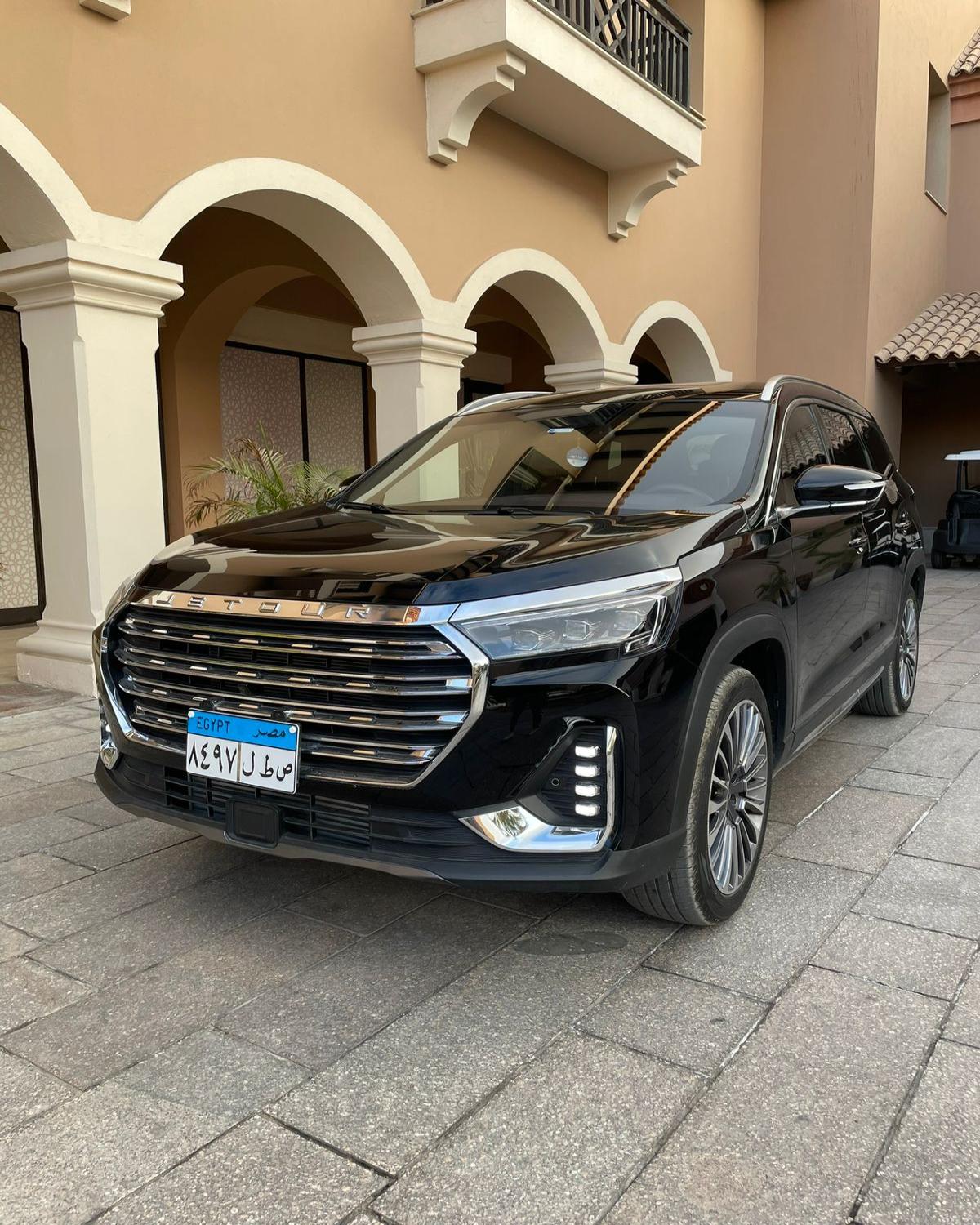 إيجار جيتور X90 بالسائق: الأداء المثالي والمناسب للمشاوير الطويلة.