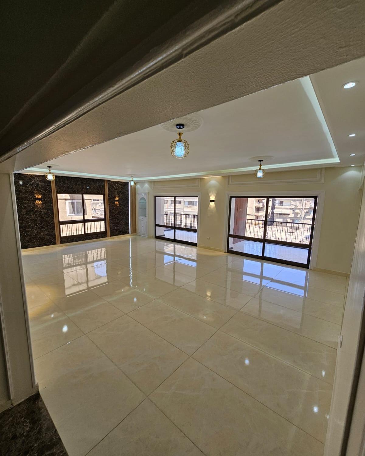 شقه قانون جديد للايجار بالمهندسين ميدان لبنان