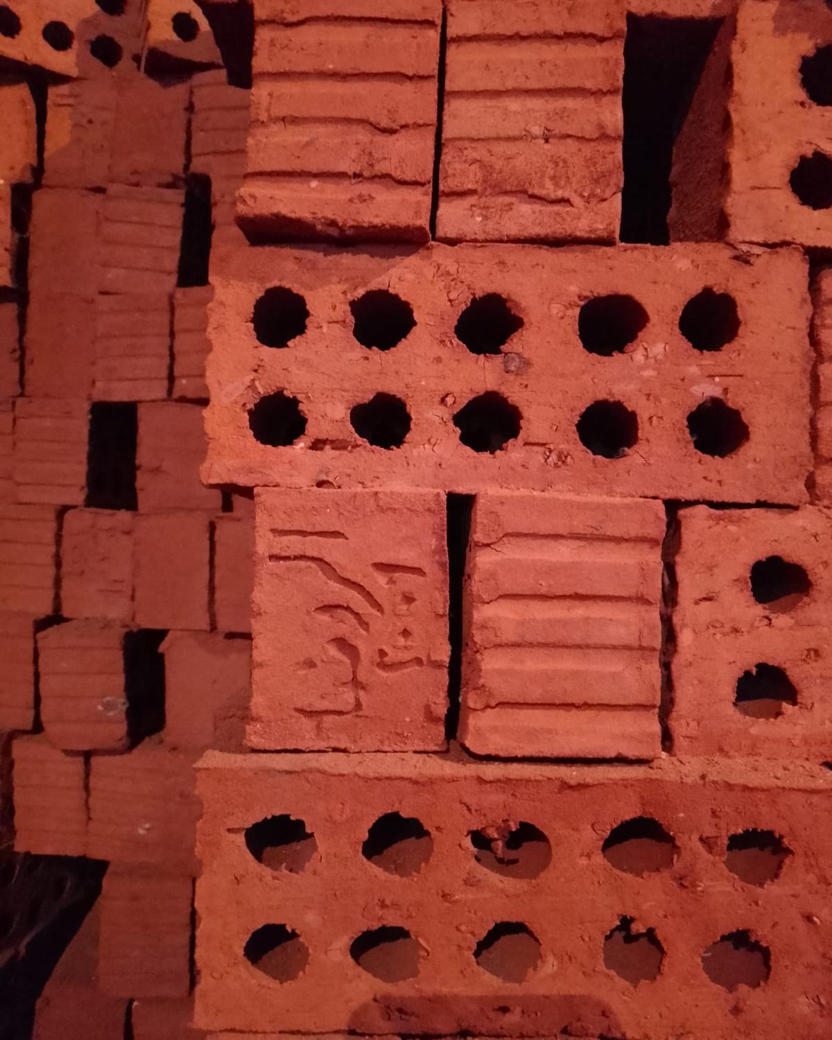 اختيارك للطوب الأحمر الطفلي هو أساس قوة أي مبنى