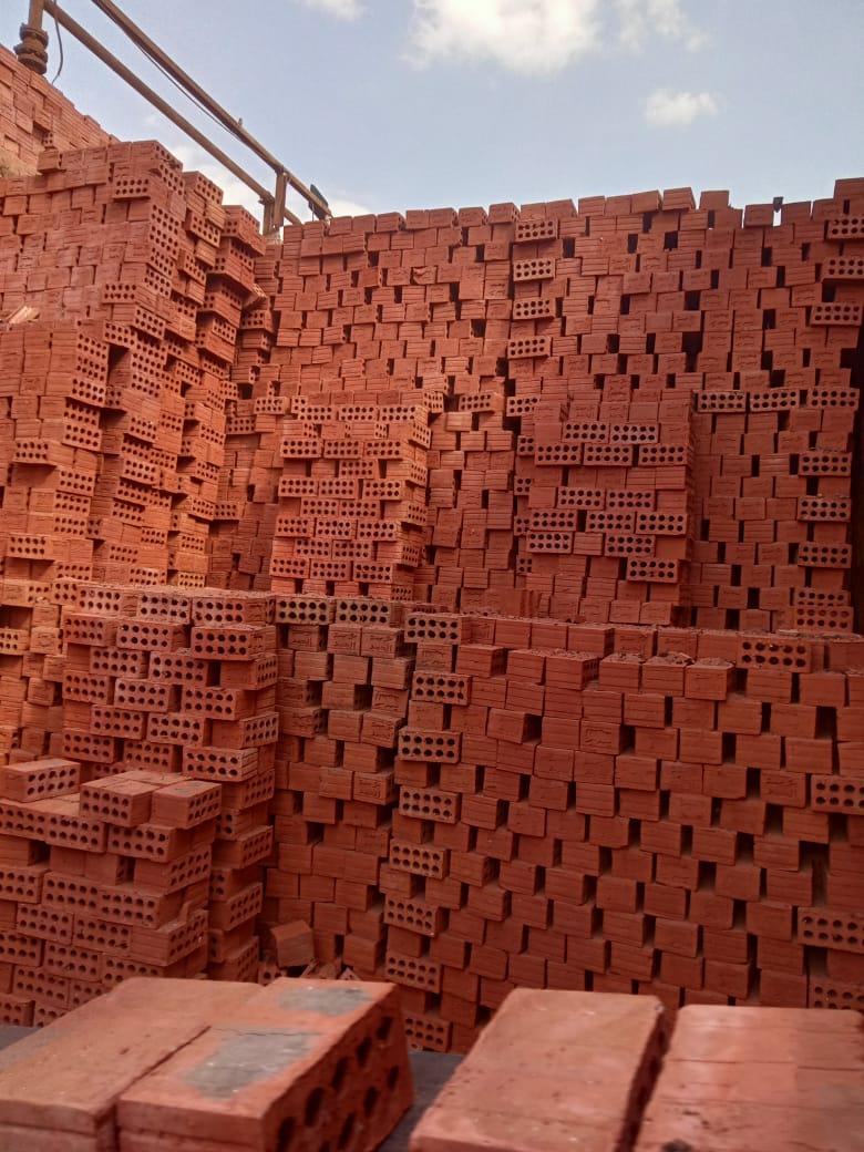 شركة النور بتوفر طوب أحمر طفلي مناسب لكل أعمال البناء