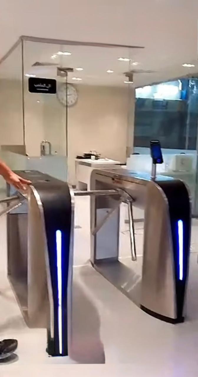 بوابة مرور افراد بوابات امنية ذكية بوابه دخول و خروج