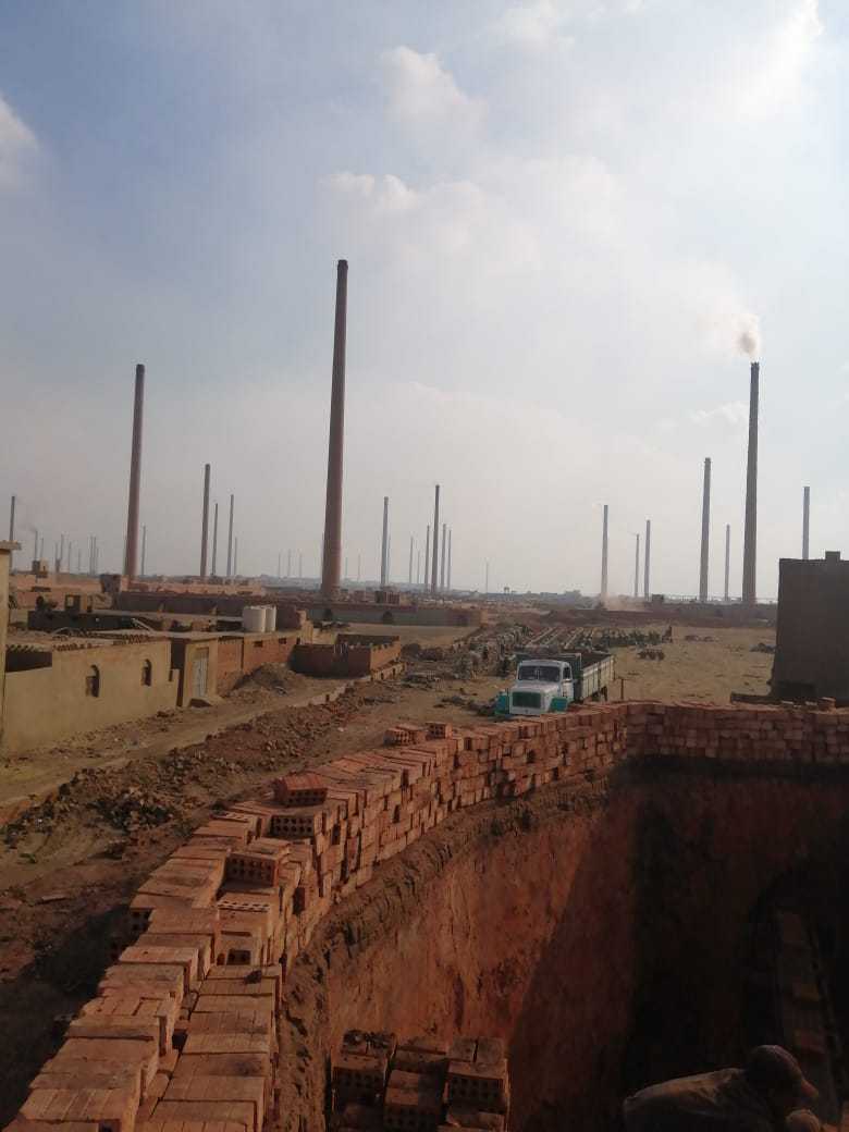 طوب بافضل  الطفله في صناعه الطوب الطفلي