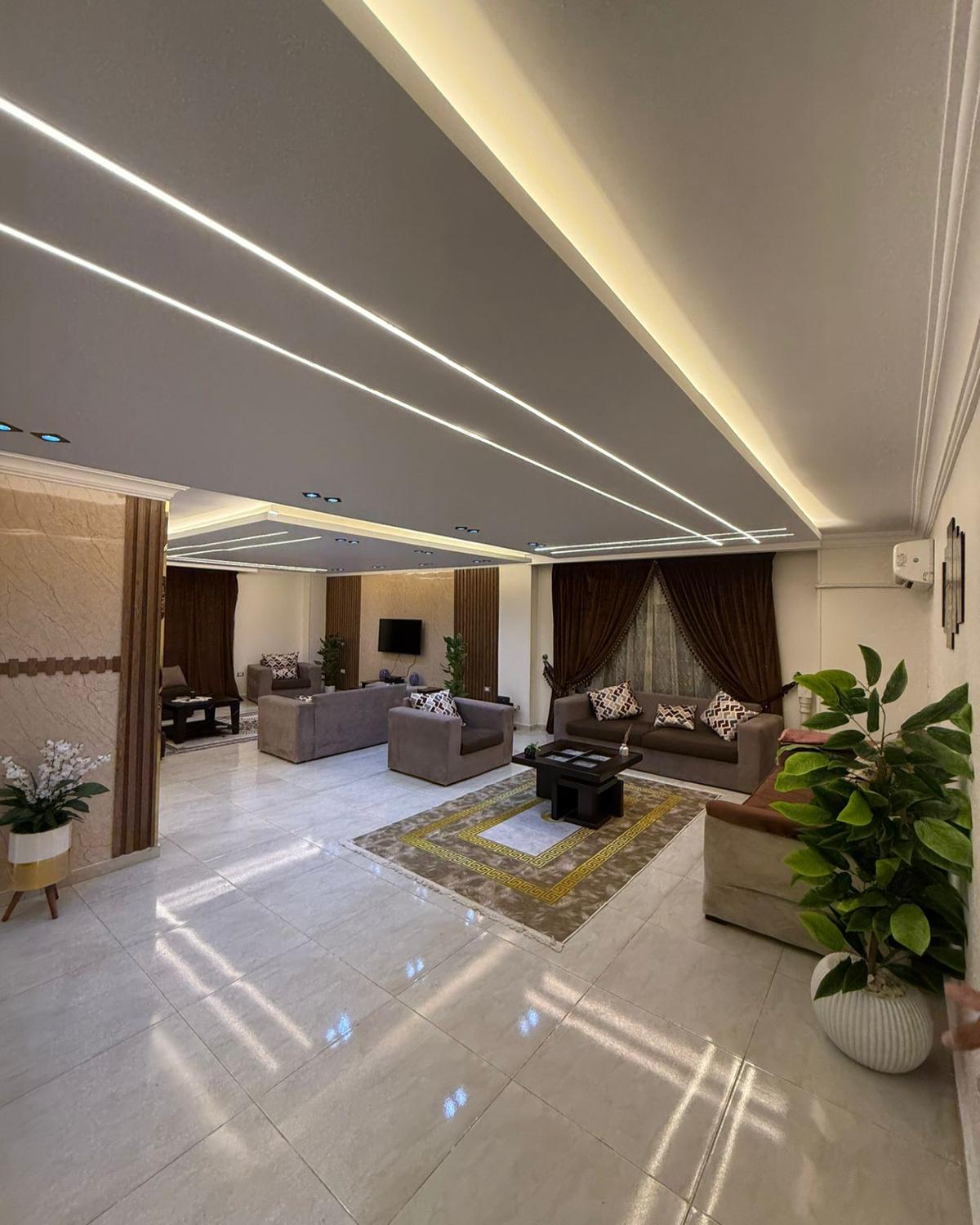 شقة فندقية فاخرة للايجار اليومي والشهري المهندسين ميدان لبنان، موقع حيوي قريب من كل الخدمات
