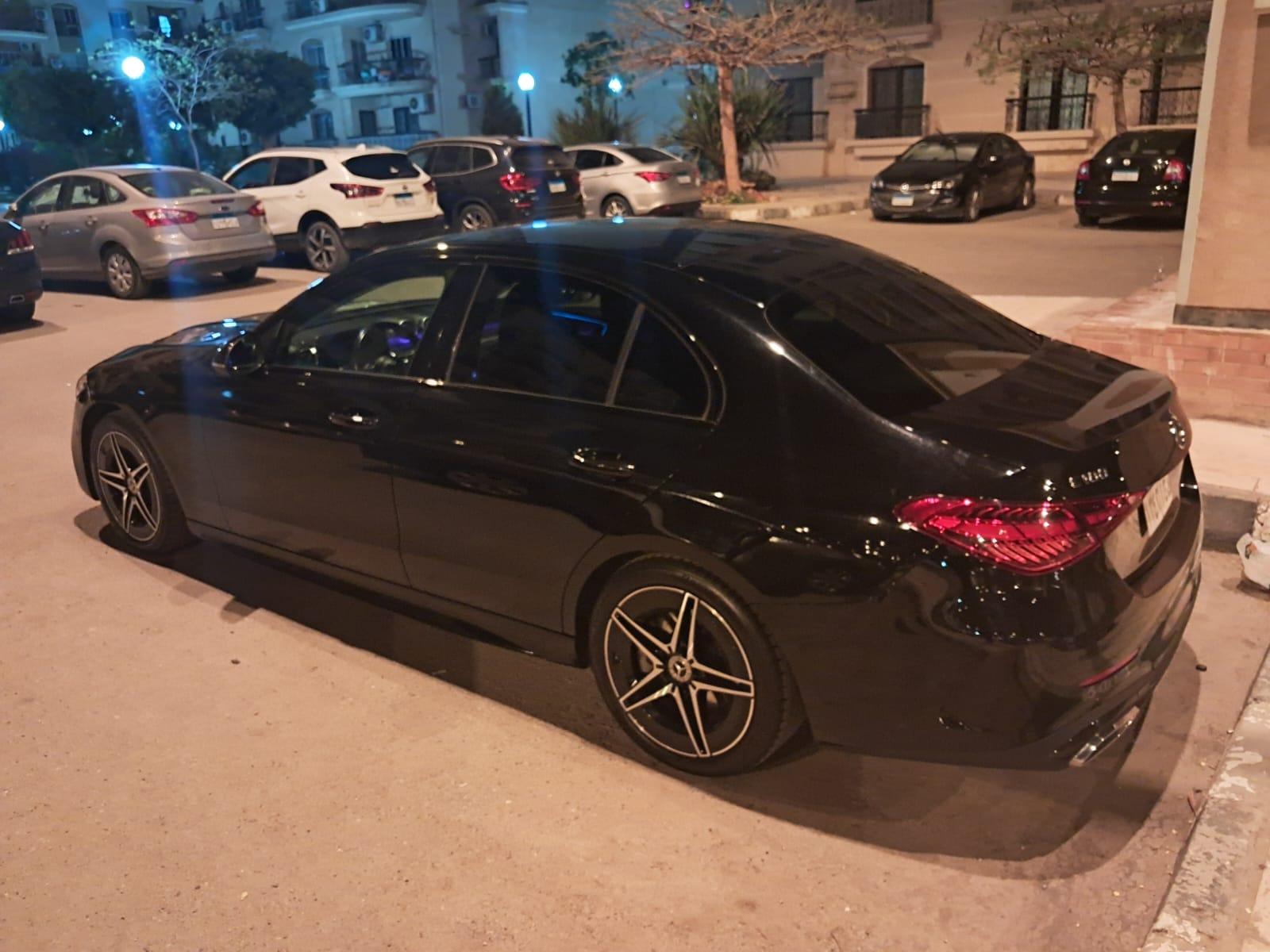 "Book Now: Smooth and Sophisticated Rides – Book Your Chauffeur-Driven Mercedes C180 to Cairo Marrio