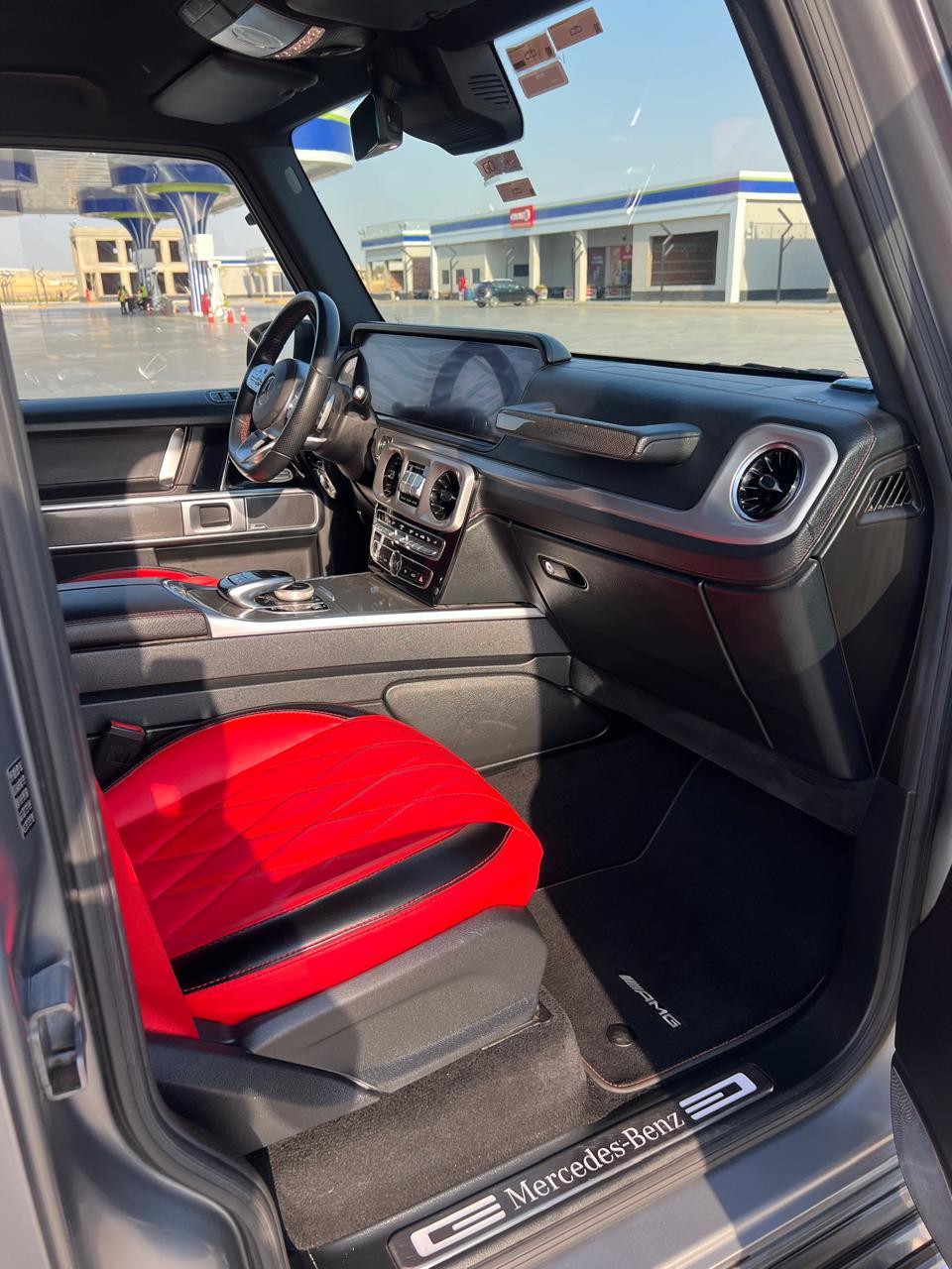 "Book Now: Stand Out in Pure Luxury – Mercedes G63 Chauffeur Service Directly to InterContinental Ca